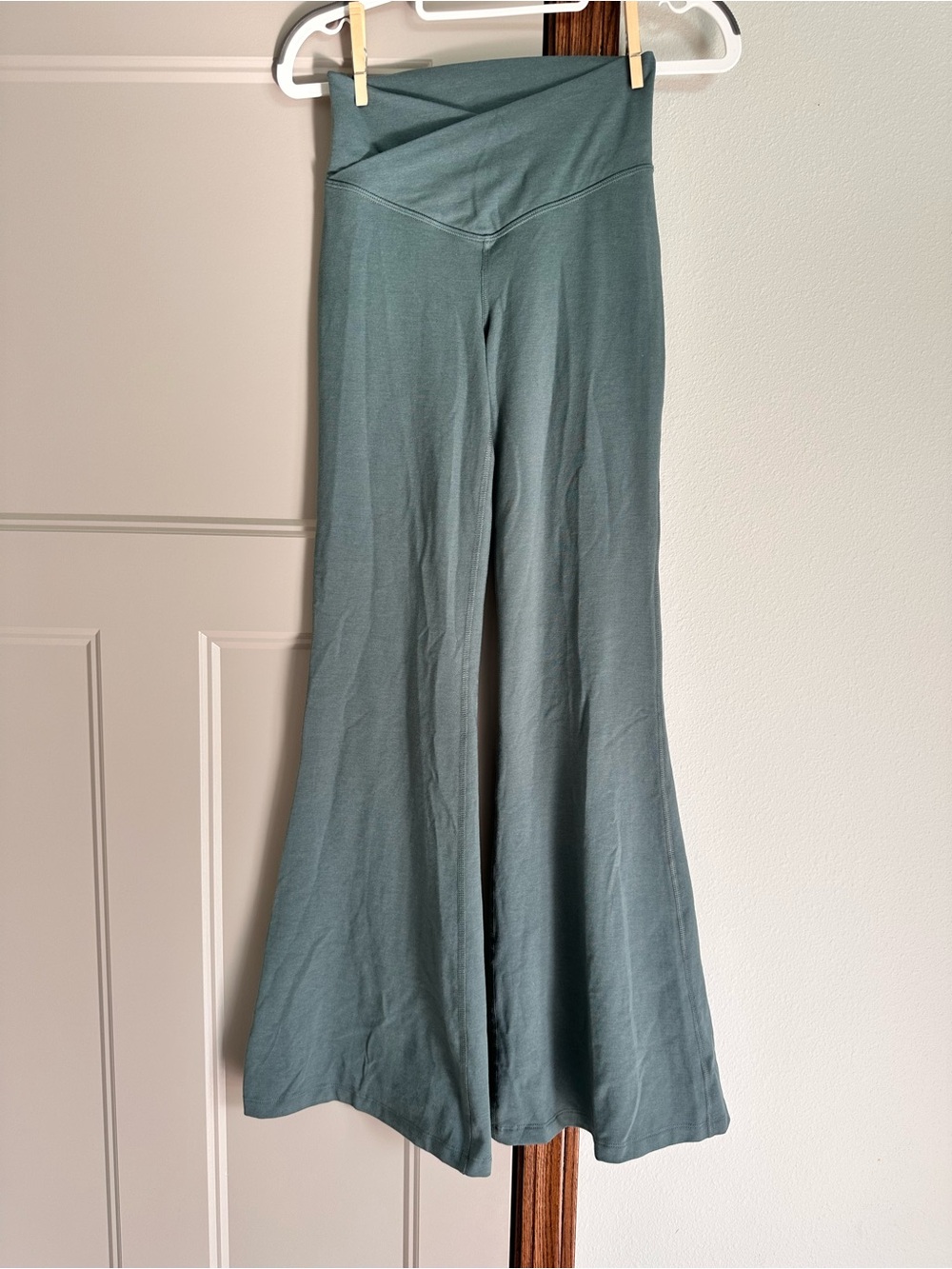 NWOT Old Navy Extra High-Waist Super Flare Pants Women’s XS Crossover Carbon